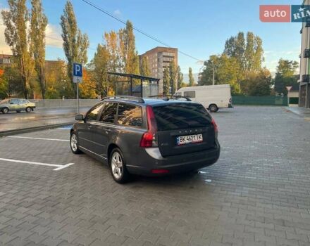 Серый Вольво В50, объемом двигателя 2 л и пробегом 254 тыс. км за 7500 $, фото 6 на Automoto.ua