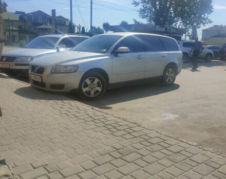 Серый Вольво В50, объемом двигателя 1.6 л и пробегом 280 тыс. км за 8000 $, фото 1 на Automoto.ua