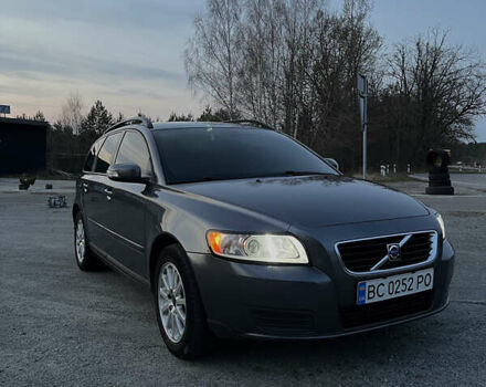 Серый Вольво В50, объемом двигателя 1.6 л и пробегом 284 тыс. км за 5750 $, фото 2 на Automoto.ua