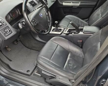 Серый Вольво В50, объемом двигателя 1.6 л и пробегом 265 тыс. км за 9999 $, фото 2 на Automoto.ua