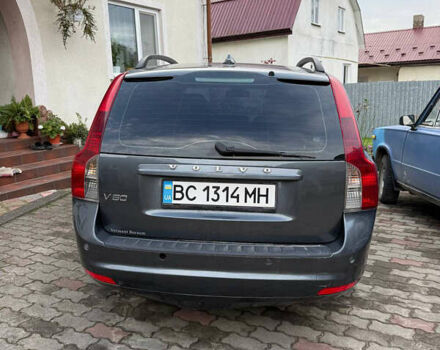 Серый Вольво В50, объемом двигателя 1.6 л и пробегом 240 тыс. км за 5500 $, фото 1 на Automoto.ua