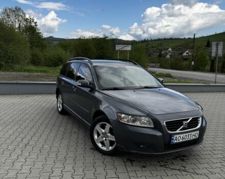 Серый Вольво В50, объемом двигателя 2 л и пробегом 400 тыс. км за 5500 $, фото 1 на Automoto.ua