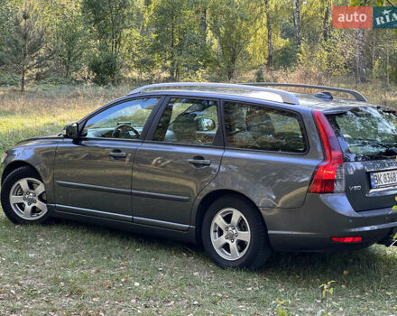 Серый Вольво В50, объемом двигателя 1.6 л и пробегом 285 тыс. км за 6400 $, фото 2 на Automoto.ua