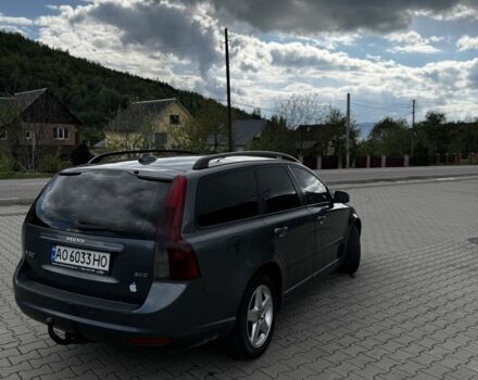 Серый Вольво В50, объемом двигателя 2 л и пробегом 400 тыс. км за 5500 $, фото 3 на Automoto.ua