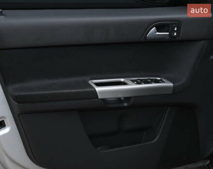 Сірий Вольво V50, об'ємом двигуна 2 л та пробігом 240 тис. км за 7800 $, фото 16 на Automoto.ua