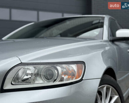 Вольво В50 2009 в Луцке на Automoto.ua Серый Вольво В50, объемом двигателя 2 л и пробегом 252 тыс. км за 7999 $, фото 6 на Automoto.ua