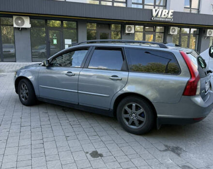 Серый Вольво В50, объемом двигателя 1.6 л и пробегом 260 тыс. км за 5500 $, фото 2 на Automoto.ua