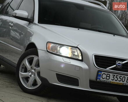 Сірий Вольво V50, об'ємом двигуна 2 л та пробігом 240 тис. км за 7800 $, фото 2 на Automoto.ua