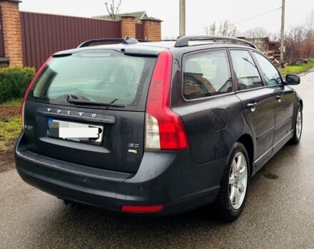 Серый Вольво В50, объемом двигателя 1.6 л и пробегом 316 тыс. км за 2800 $, фото 2 на Automoto.ua