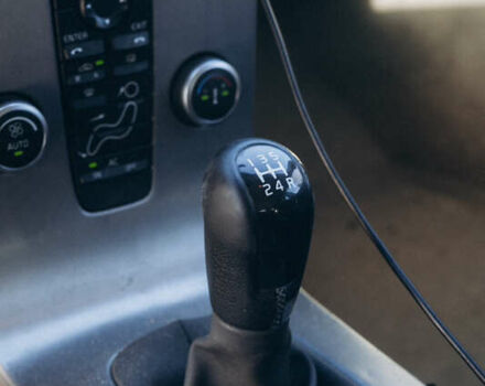 Серый Вольво В50, объемом двигателя 1.6 л и пробегом 280 тыс. км за 6800 $, фото 4 на Automoto.ua