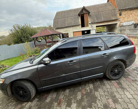 Серый Вольво В50, объемом двигателя 1.6 л и пробегом 240 тыс. км за 5500 $, фото 2 на Automoto.ua