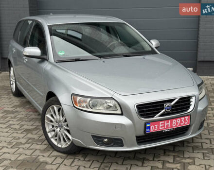 Вольво В50 2009 в Луцке на Automoto.ua Серый Вольво В50, объемом двигателя 2 л и пробегом 252 тыс. км за 7999 $, фото 1 на Automoto.ua