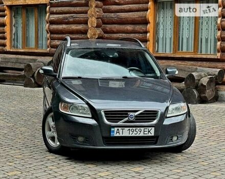Серый Вольво В50, объемом двигателя 1.56 л и пробегом 245 тыс. км за 6599 $, фото 3 на Automoto.ua