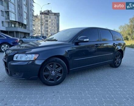 Вольво В50 2009 в Львове на Automoto.ua Серый Вольво В50, объемом двигателя 2 л и пробегом 228 тыс. км за 7700 $, фото 7 на Automoto.ua