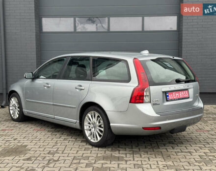 Вольво В50 2009 в Луцке на Automoto.ua Серый Вольво В50, объемом двигателя 2 л и пробегом 252 тыс. км за 7999 $, фото 8 на Automoto.ua