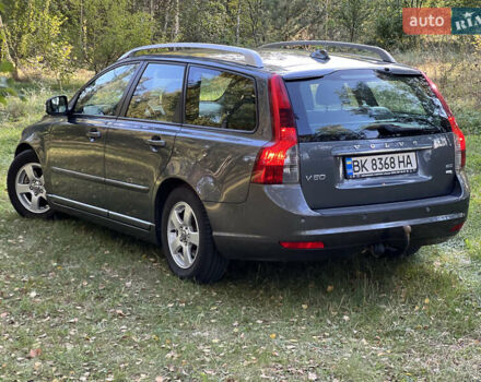 Серый Вольво В50, объемом двигателя 1.6 л и пробегом 285 тыс. км за 6400 $, фото 1 на Automoto.ua