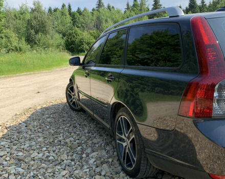 Серый Вольво В50, объемом двигателя 1.56 л и пробегом 258 тыс. км за 6000 $, фото 2 на Automoto.ua