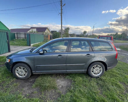 Серый Вольво В50, объемом двигателя 1.56 л и пробегом 266 тыс. км за 8000 $, фото 1 на Automoto.ua