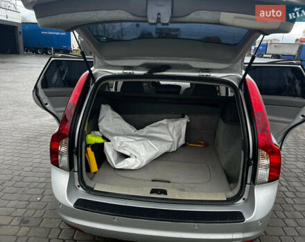 Серый Вольво В50, объемом двигателя 2 л и пробегом 264 тыс. км за 8500 $, фото 5 на Automoto.ua