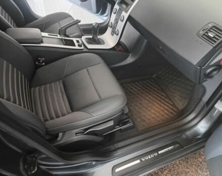 Вольво В50 2009 в Кременчуге на Automoto.ua Серый Вольво В50, объемом двигателя 2 л и пробегом 210 тыс. км за 8000 $, фото 7 на Automoto.ua