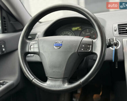 Серый Вольво В50, объемом двигателя 2 л и пробегом 252 тыс. км за 7700 $, фото 12 на Automoto.ua