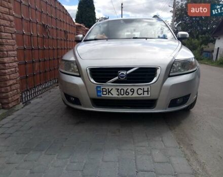 Серый Вольво В50, объемом двигателя 2 л и пробегом 309 тыс. км за 7200 $, фото 1 на Automoto.ua