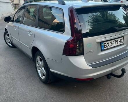 Серый Вольво В50, объемом двигателя 2 л и пробегом 260 тыс. км за 8300 $, фото 2 на Automoto.ua