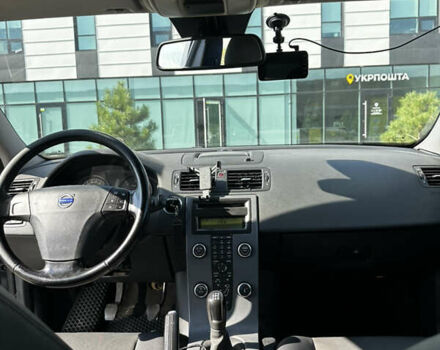 Серый Вольво В50, объемом двигателя 1.6 л и пробегом 252 тыс. км за 7700 $, фото 6 на Automoto.ua