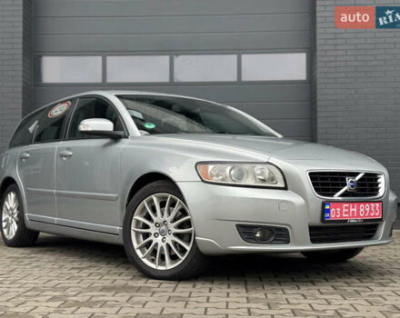 Вольво В50 2009 в Луцке на Automoto.ua Серый Вольво В50, объемом двигателя 2 л и пробегом 252 тыс. км за 7999 $, фото 2 на Automoto.ua