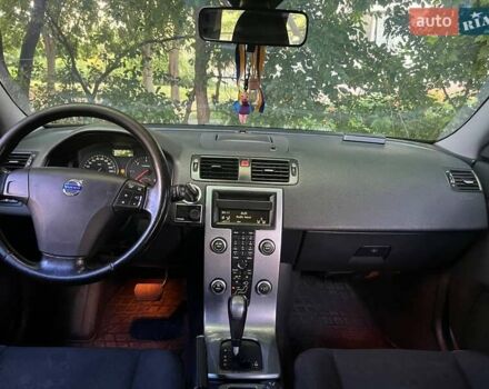 Серый Вольво В50, объемом двигателя 2 л и пробегом 260 тыс. км за 8300 $, фото 9 на Automoto.ua