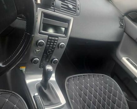 Серый Вольво В50, объемом двигателя 1.6 л и пробегом 238 тыс. км за 7300 $, фото 17 на Automoto.ua