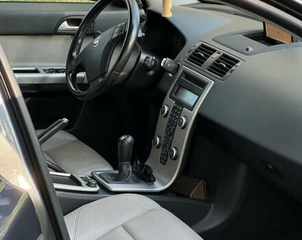 Серый Вольво В50, объемом двигателя 1.6 л и пробегом 285 тыс. км за 6400 $, фото 10 на Automoto.ua