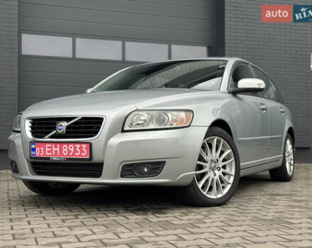 Вольво В50 2009 в Луцке на Automoto.ua Серый Вольво В50, объемом двигателя 2 л и пробегом 252 тыс. км за 7999 $, фото 5 на Automoto.ua