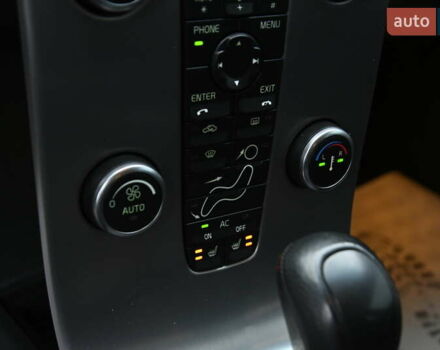 Сірий Вольво V50, об'ємом двигуна 2 л та пробігом 240 тис. км за 7800 $, фото 23 на Automoto.ua