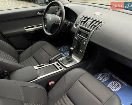 Вольво В50 2009 в Луцке на Automoto.ua Серый Вольво В50, объемом двигателя 2 л и пробегом 252 тыс. км за 7999 $, фото 13 на Automoto.ua