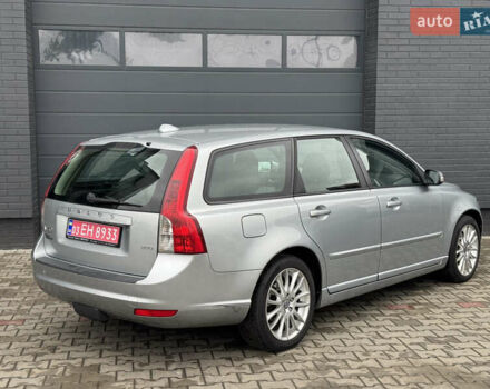Вольво В50 2009 в Луцке на Automoto.ua Серый Вольво В50, объемом двигателя 2 л и пробегом 252 тыс. км за 7999 $, фото 10 на Automoto.ua