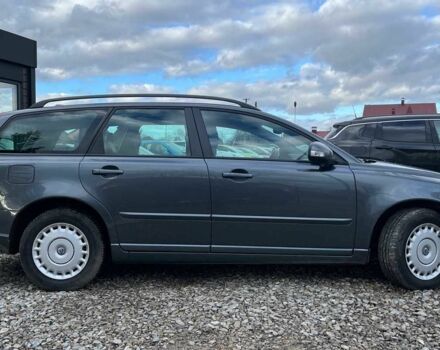 Серый Вольво В50, объемом двигателя 1.6 л и пробегом 222 тыс. км за 7600 $, фото 7 на Automoto.ua