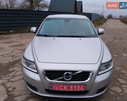 Серый Вольво В50, объемом двигателя 1.6 л и пробегом 220 тыс. км за 7500 $, фото 2 на Automoto.ua