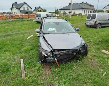 Серый Вольво В50, объемом двигателя 1.6 л и пробегом 250 тыс. км за 1500 $, фото 1 на Automoto.ua