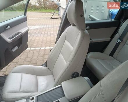 Серый Вольво В50, объемом двигателя 2 л и пробегом 306 тыс. км за 7200 $, фото 8 на Automoto.ua