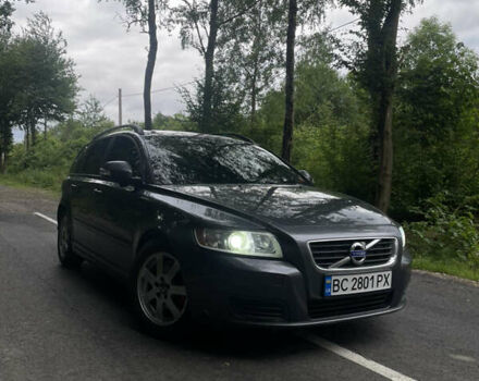 Серый Вольво В50, объемом двигателя 1.56 л и пробегом 250 тыс. км за 7999 $, фото 1 на Automoto.ua