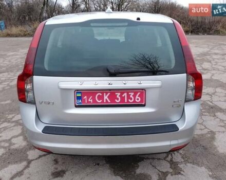 Серый Вольво В50, объемом двигателя 1.6 л и пробегом 220 тыс. км за 7500 $, фото 5 на Automoto.ua