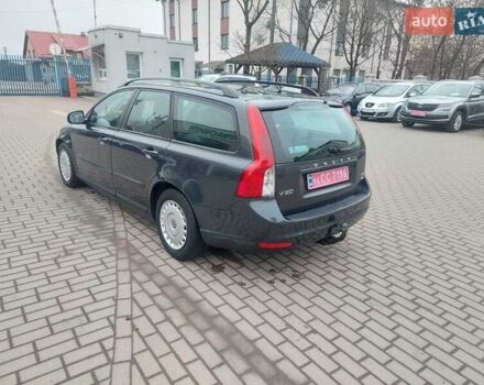 Серый Вольво В50, объемом двигателя 1.6 л и пробегом 251 тыс. км за 6000 $, фото 2 на Automoto.ua