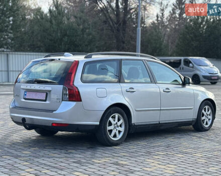 Серый Вольво В50, объемом двигателя 1.6 л и пробегом 259 тыс. км за 6850 $, фото 5 на Automoto.ua