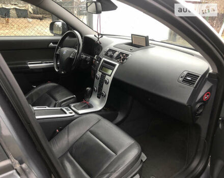 Серый Вольво В50, объемом двигателя 1.6 л и пробегом 250 тыс. км за 7500 $, фото 3 на Automoto.ua