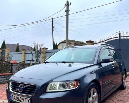 Серый Вольво В50, объемом двигателя 1.6 л и пробегом 219 тыс. км за 6650 $, фото 2 на Automoto.ua