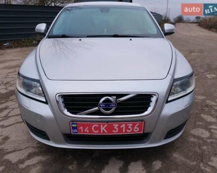 Серый Вольво В50, объемом двигателя 1.6 л и пробегом 220 тыс. км за 7500 $, фото 1 на Automoto.ua