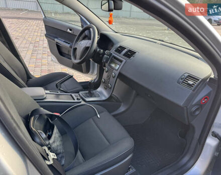 Серый Вольво В50, объемом двигателя 1.6 л и пробегом 259 тыс. км за 6850 $, фото 15 на Automoto.ua