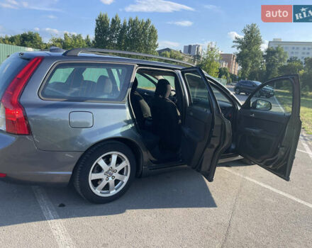 Вольво В50 2010 в Ивано-Франковске на Automoto.ua Серый Вольво В50, объемом двигателя 1.6 л и пробегом 250 тыс. км за 7900 $, фото 16 на Automoto.ua