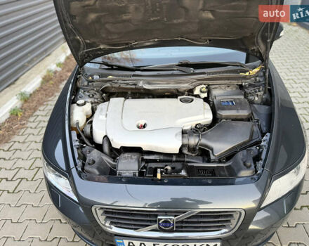 Сірий Вольво V50, об'ємом двигуна 2.4 л та пробігом 270 тис. км за 8300 $, фото 25 на Automoto.ua